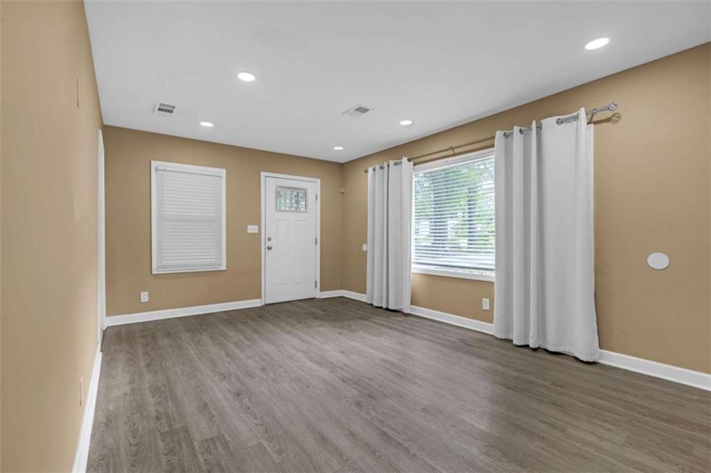 1764 Lee Street Property Photo 8
