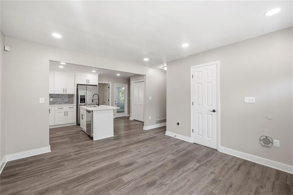 2818 Meadowview Drive Se Property Photo 6