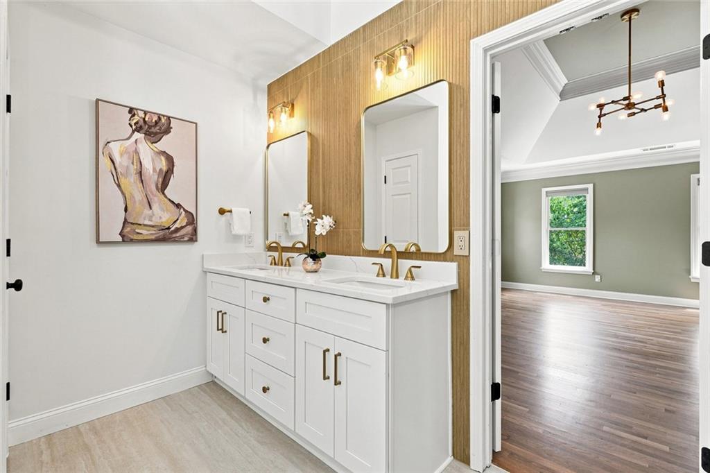 7680 Dunvegan Close Property Photo 36