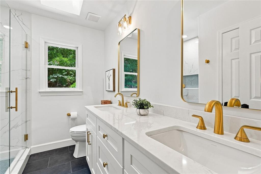 7680 Dunvegan Close Property Photo 41