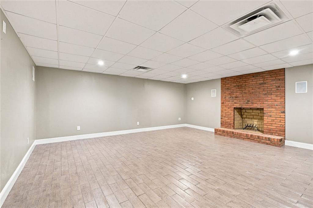 7680 Dunvegan Close Property Photo 48