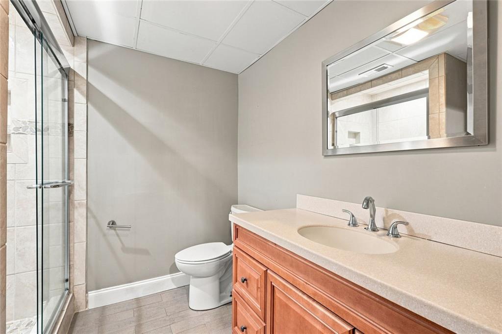 7680 Dunvegan Close Property Photo 49
