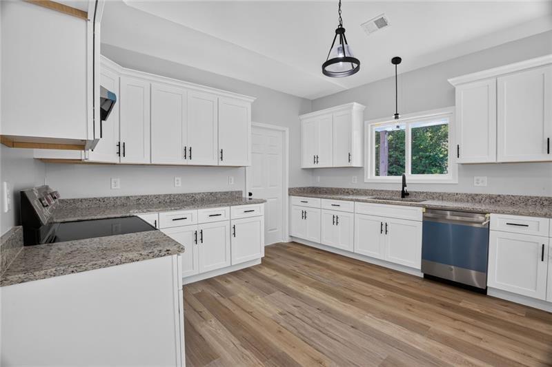 7823383 Property Photo 22