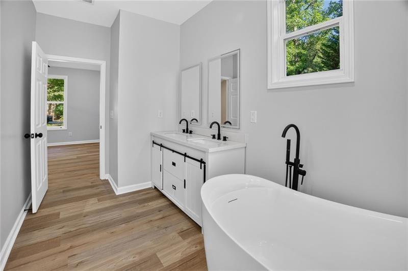 7823383 Property Photo 26