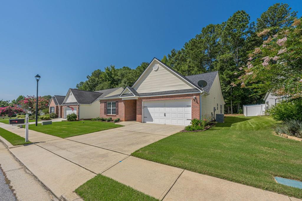912 Village View Circle Property Photo 2
