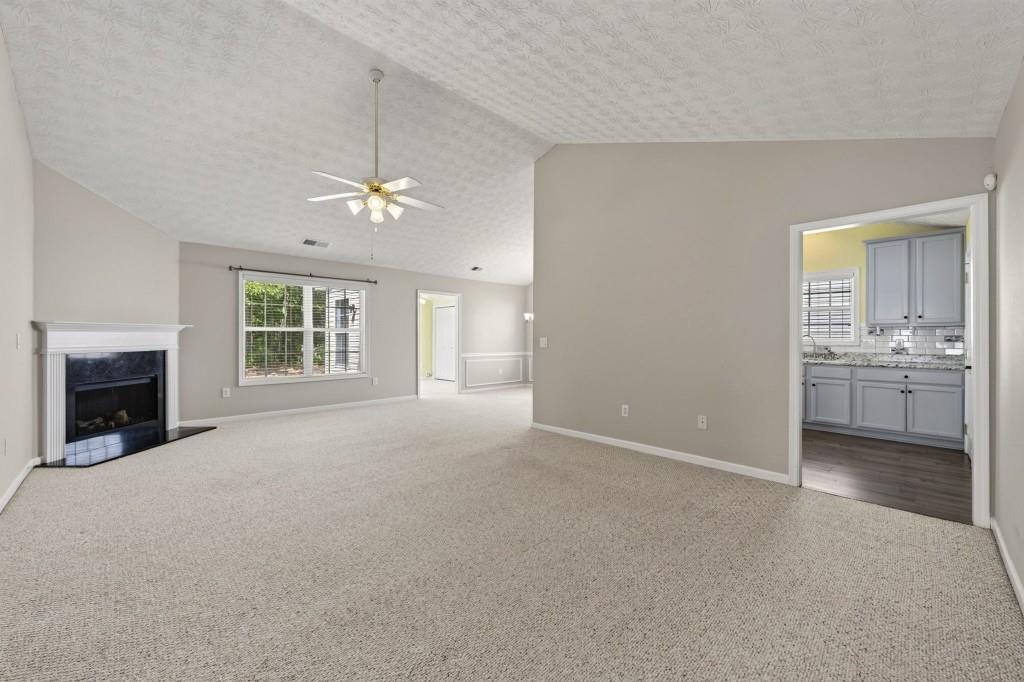 912 Village View Circle Property Photo 8