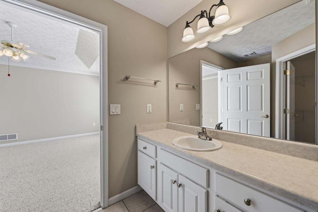 912 Village View Circle Property Photo 24