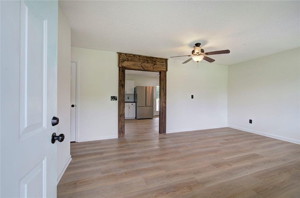 7097 Fairmount Highway Se Property Photo 3