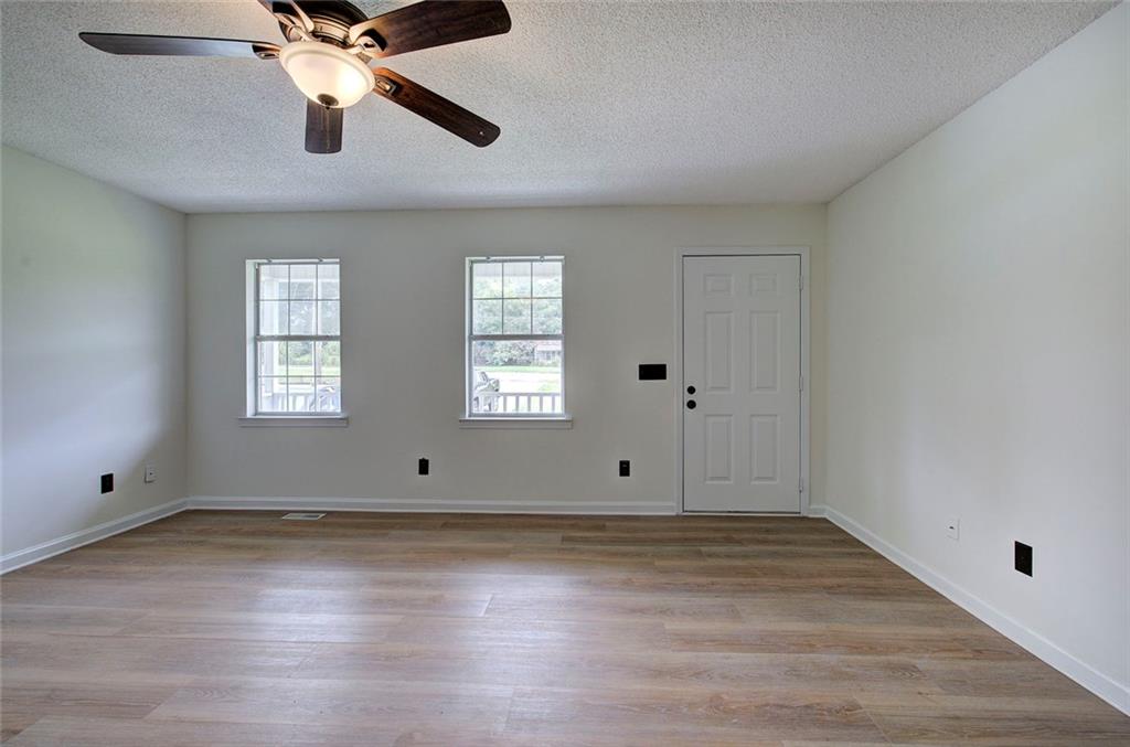 7097 Fairmount Highway Se Property Photo 4