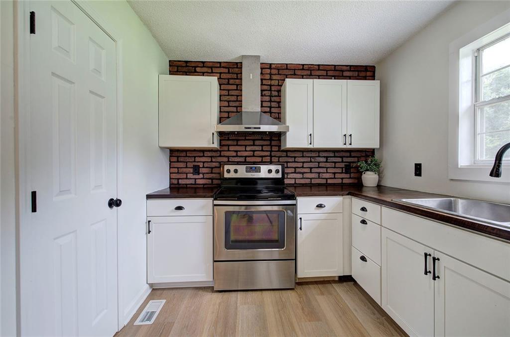 7097 Fairmount Highway Se Property Photo 6