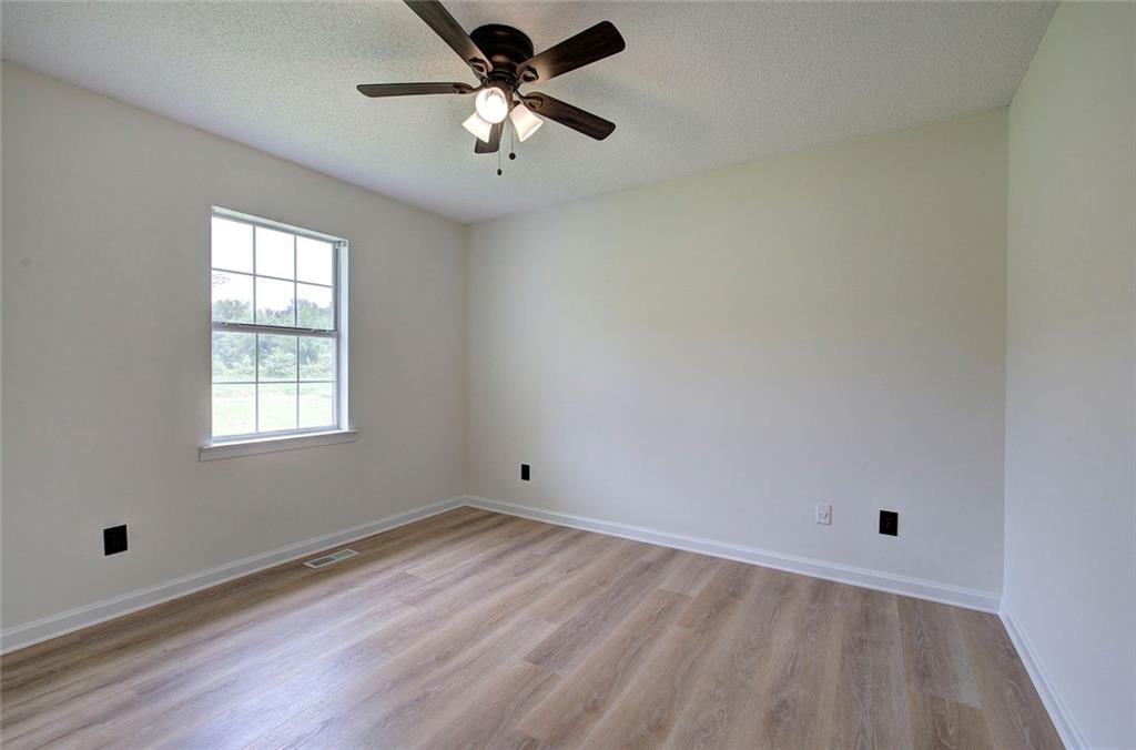 7097 Fairmount Highway Se Property Photo 11