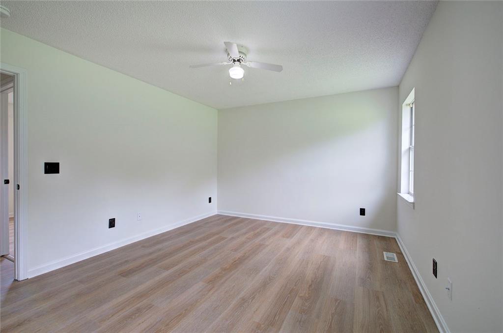 7097 Fairmount Highway Se Property Photo 13