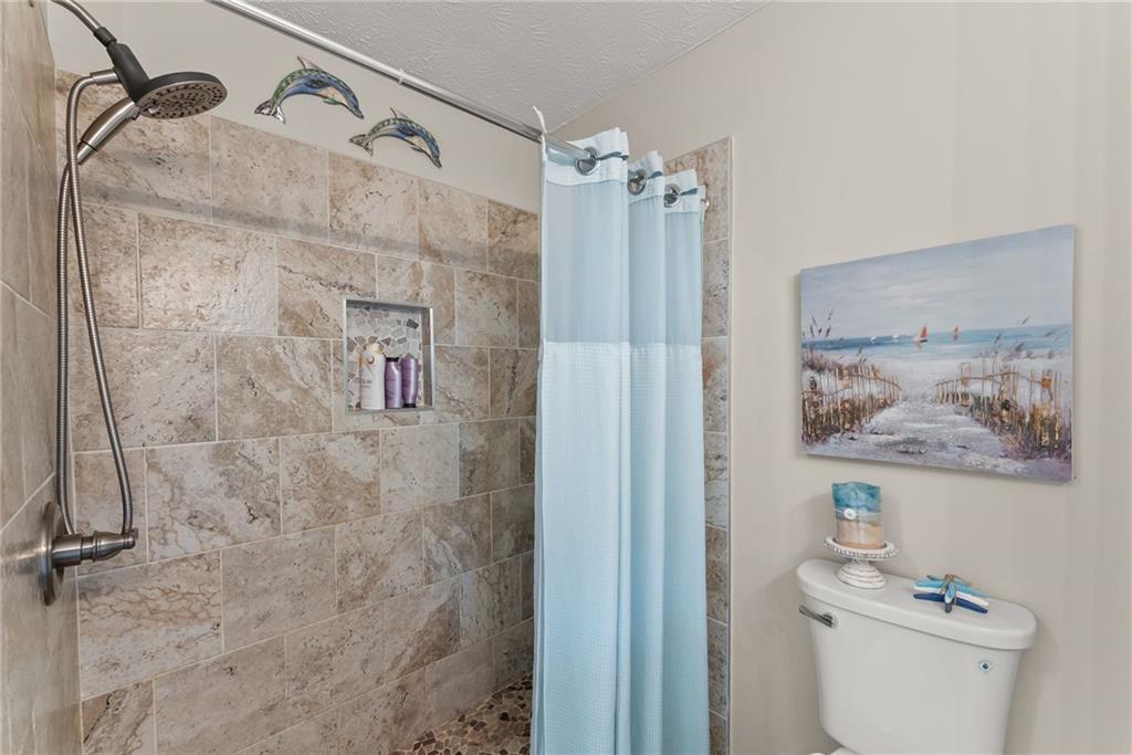 2560 Fairlane Drive Property Photo 6