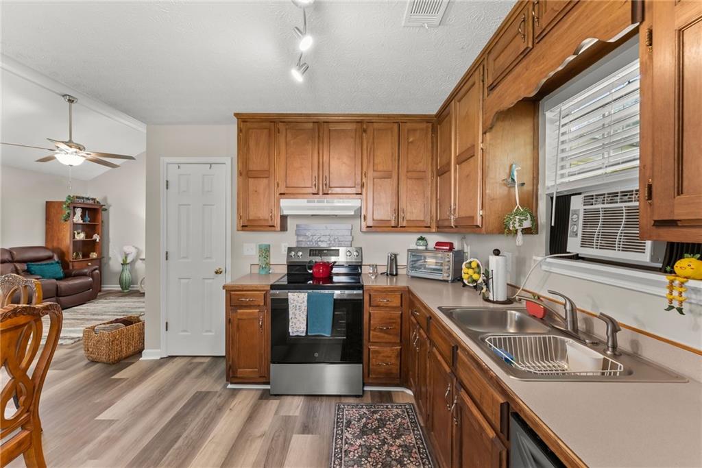 2560 Fairlane Drive Property Photo 17