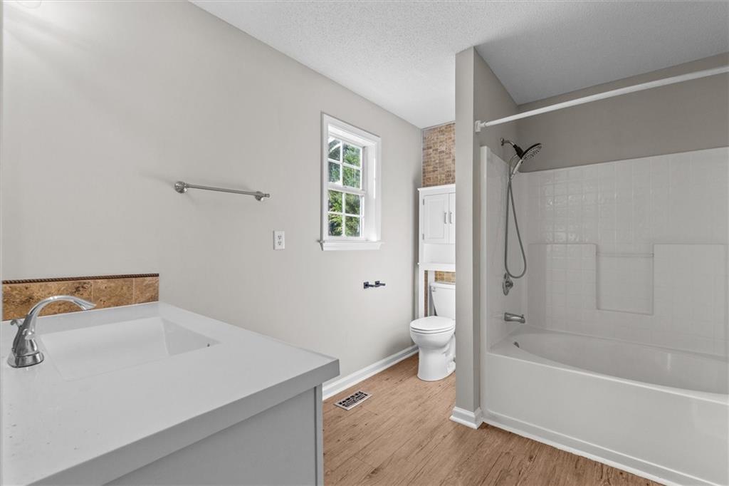 7823604 Property Photo 21