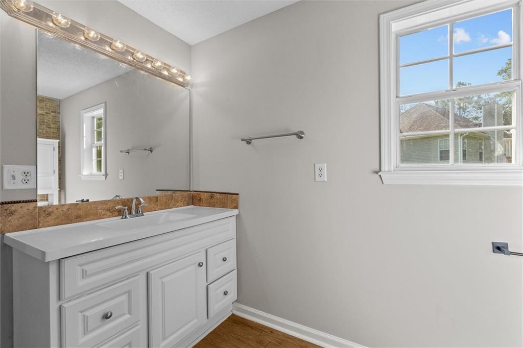 7823604 Property Photo 22