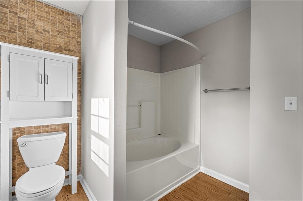 7823604 Property Photo 23