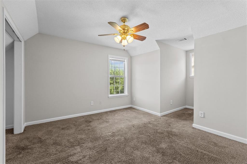 7823604 Property Photo 30
