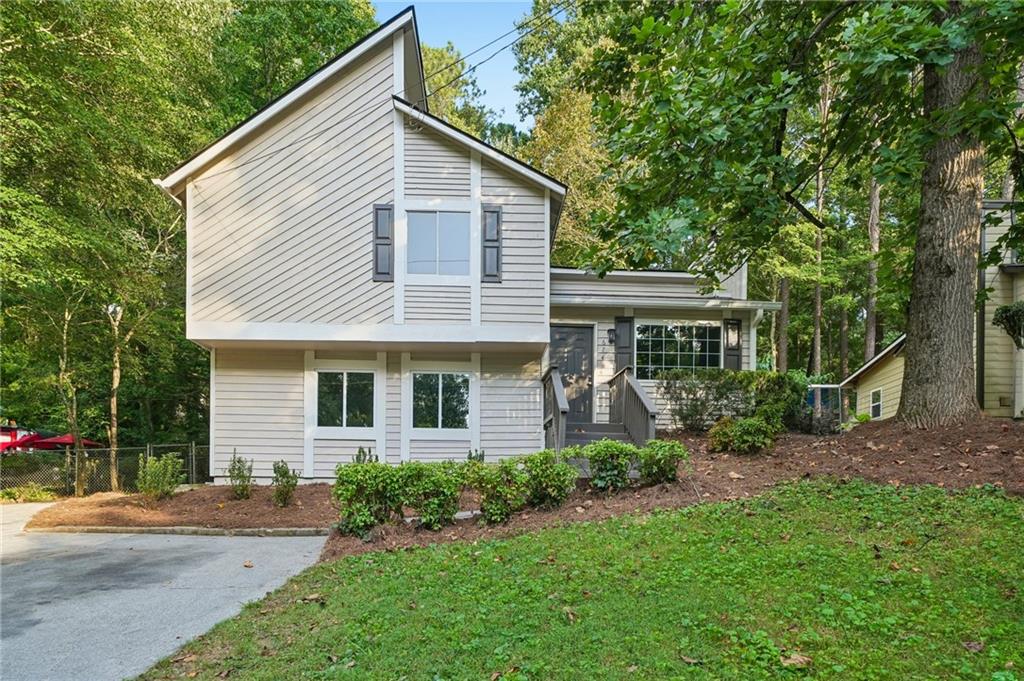 674 Inland Way NW Property Photo 1
