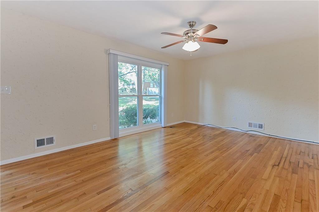 1935 Inverness Road Se Property Photo 4