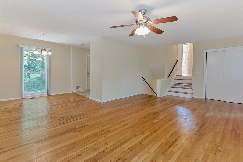 1935 Inverness Road Se Property Photo 5
