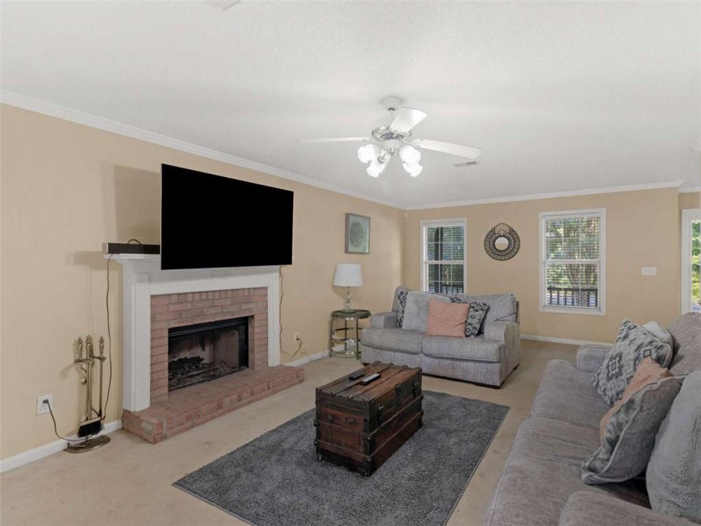112 Crown Oaks Drive Property Photo 3