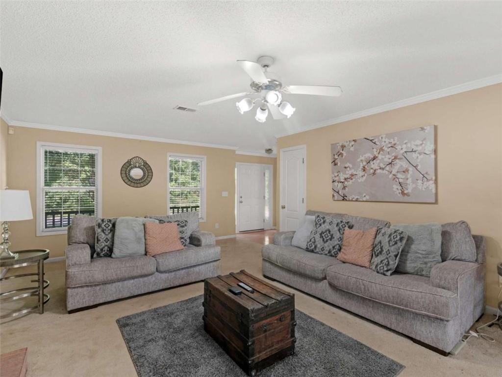 112 Crown Oaks Drive Property Photo 4
