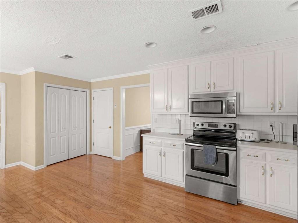 112 Crown Oaks Drive Property Photo 8