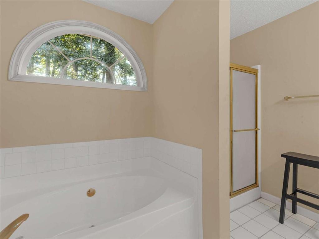 112 Crown Oaks Drive Property Photo 16