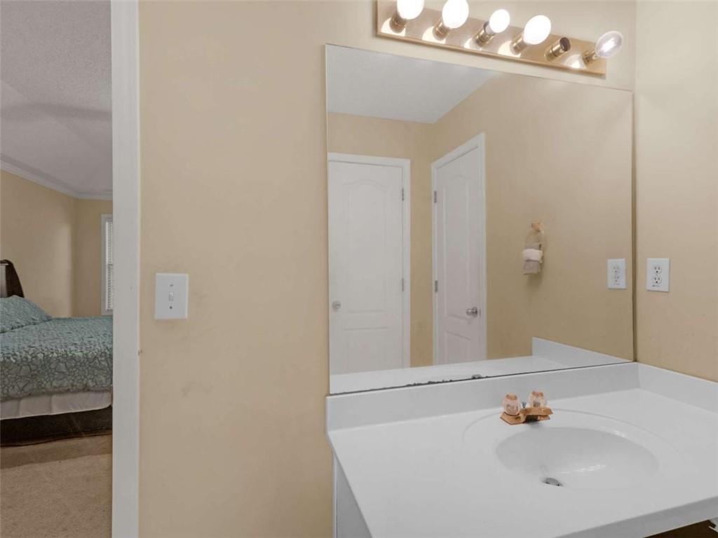 112 Crown Oaks Drive Property Photo 17
