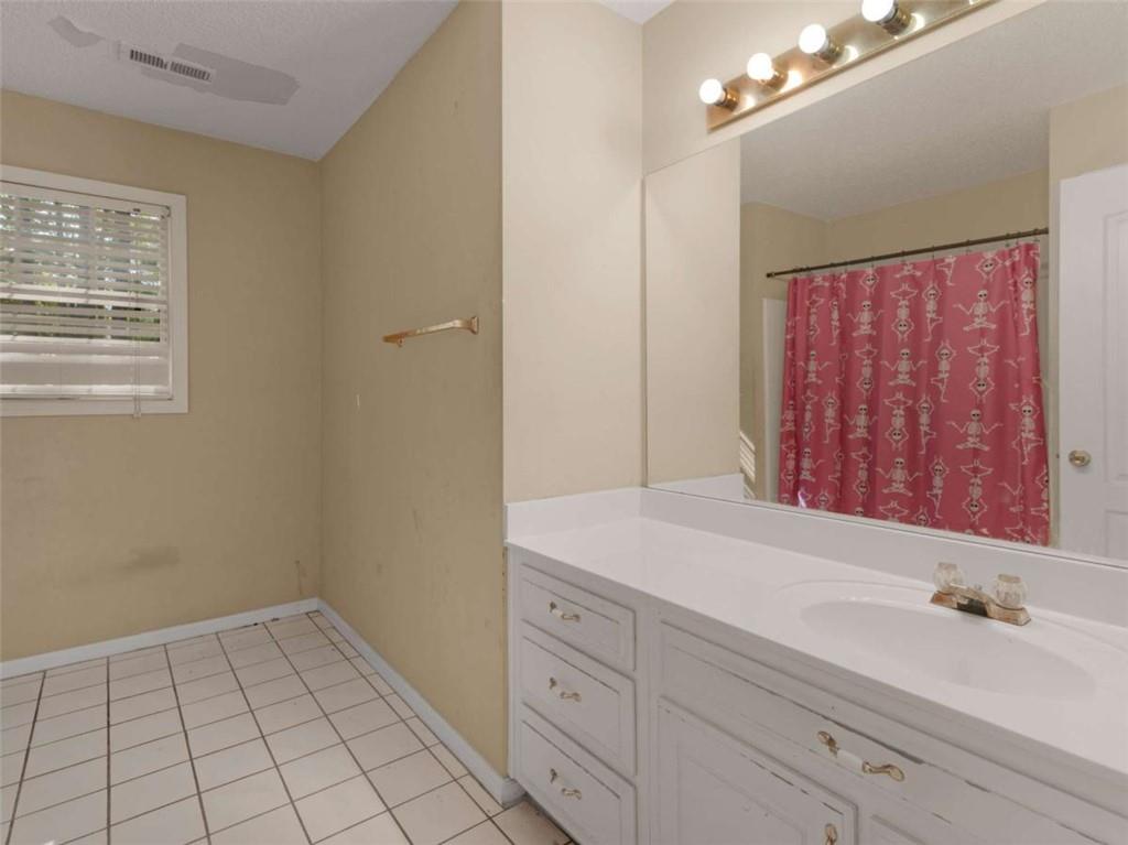 112 Crown Oaks Drive Property Photo 22