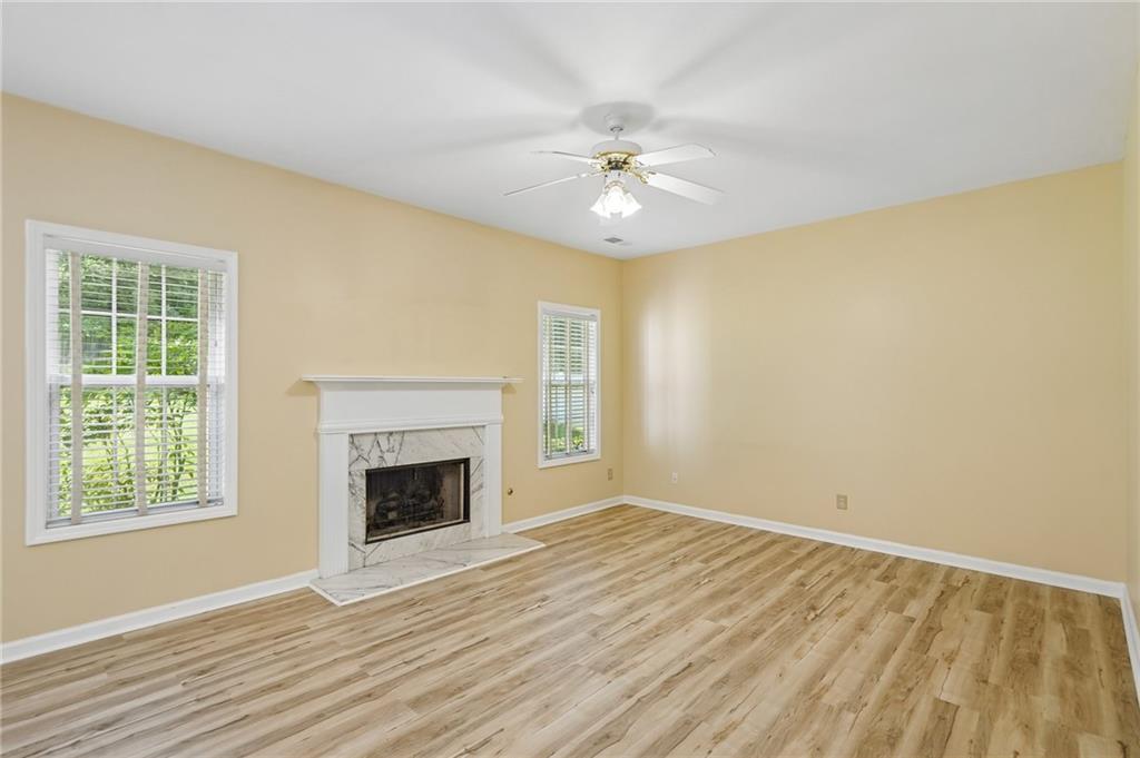 382 Silverthorn Property Photo 5