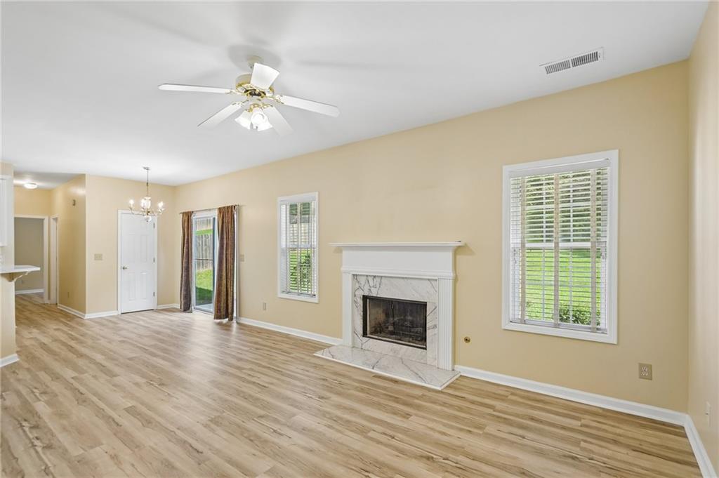 382 Silverthorn Property Photo 6