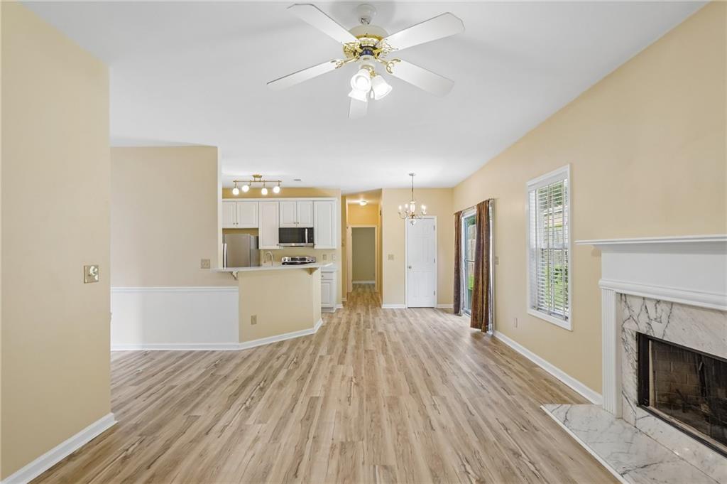 382 Silverthorn Property Photo 8