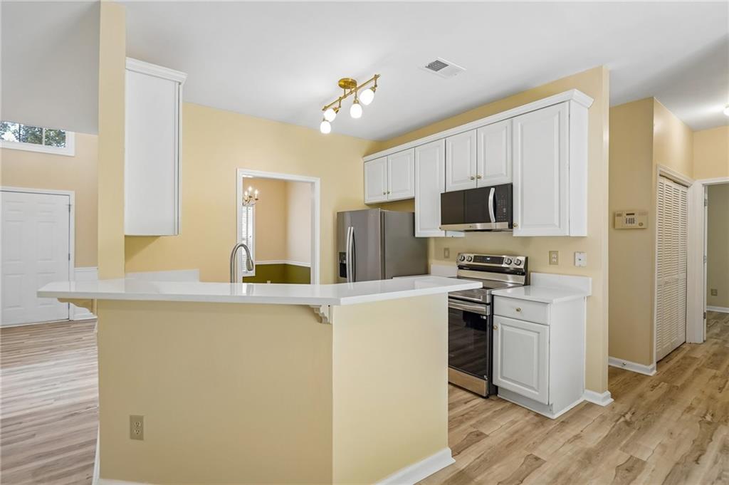 382 Silverthorn Property Photo 11