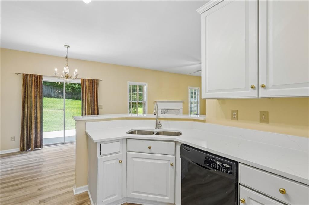 382 Silverthorn Property Photo 15
