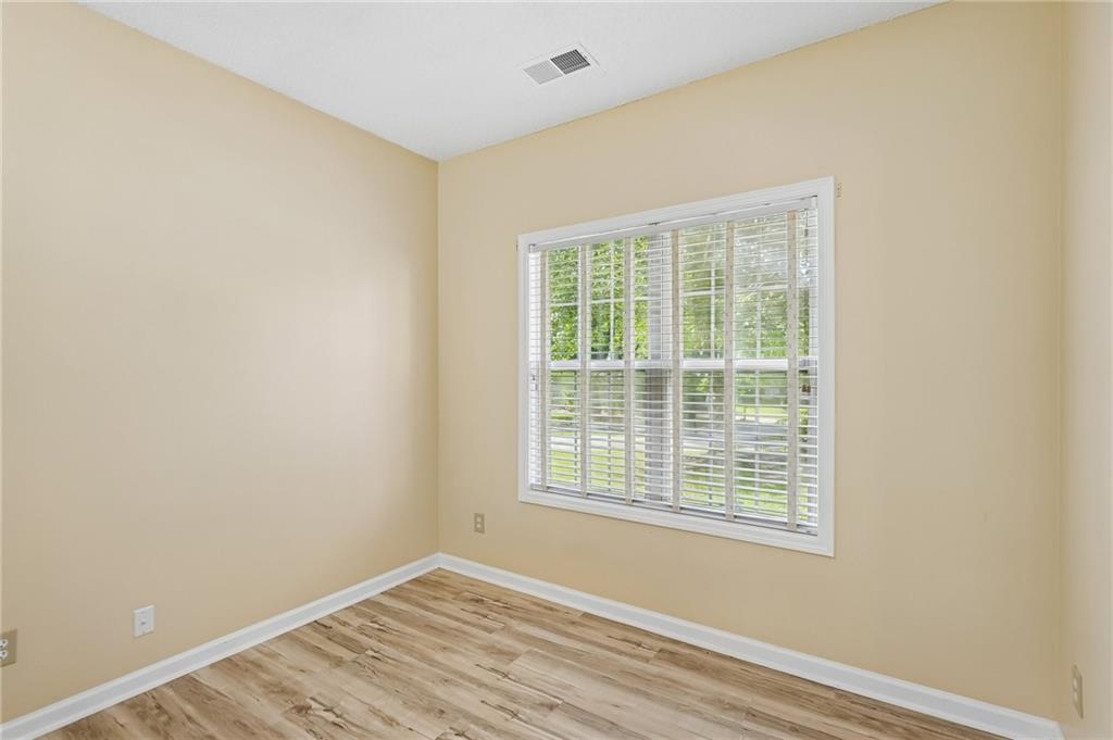382 Silverthorn Property Photo 19