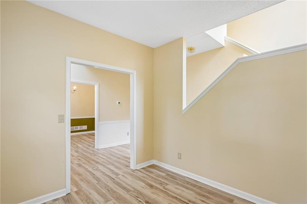 382 Silverthorn Property Photo 20