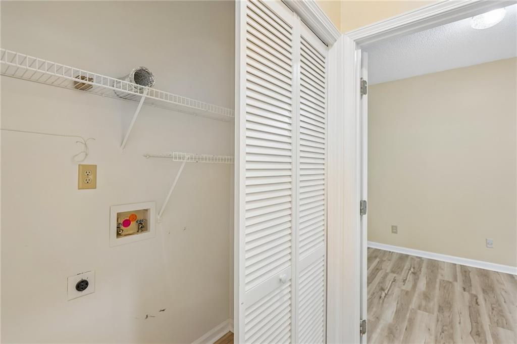 382 Silverthorn Property Photo 21