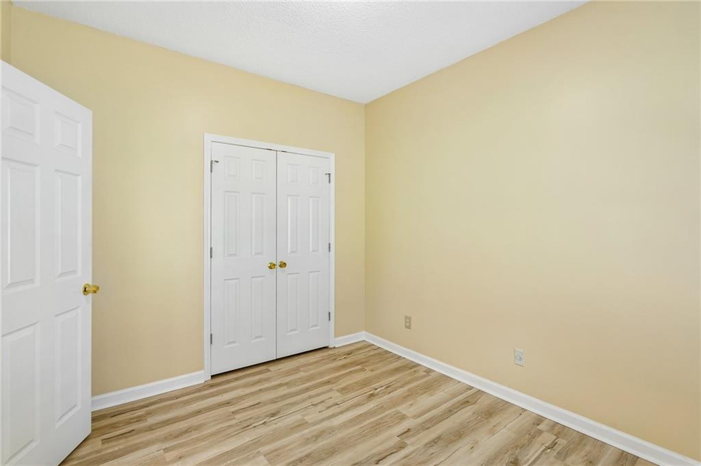 382 Silverthorn Property Photo 22