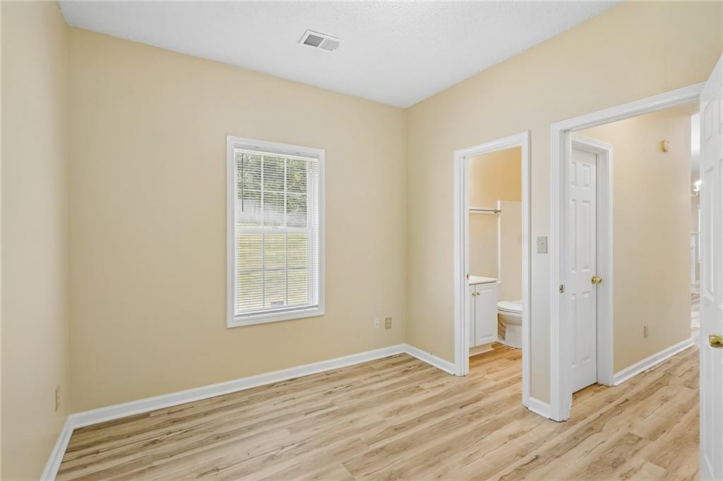 382 Silverthorn Property Photo 23