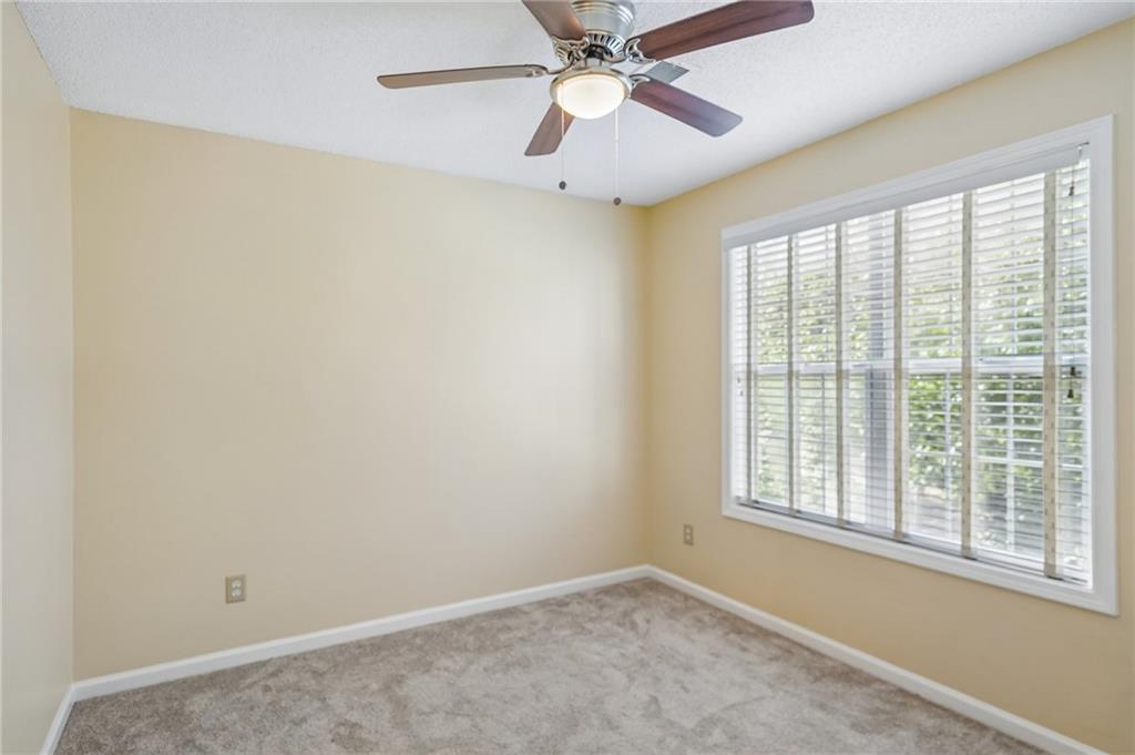 382 Silverthorn Property Photo 30
