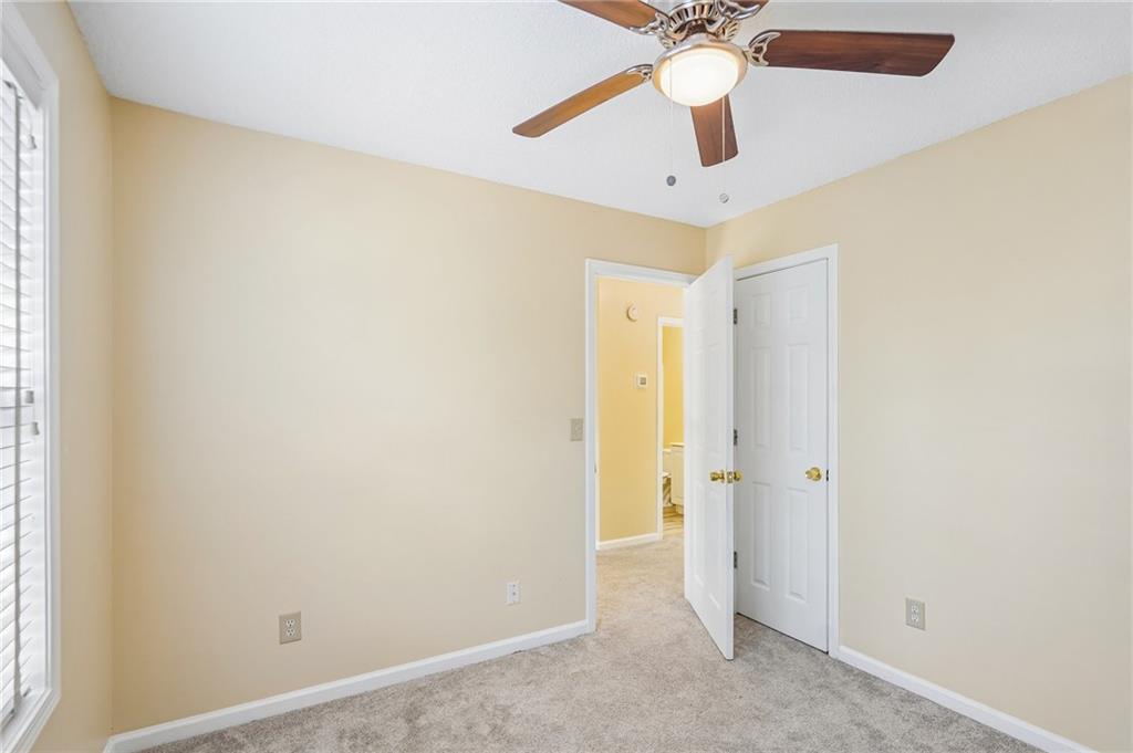 382 Silverthorn Property Photo 31