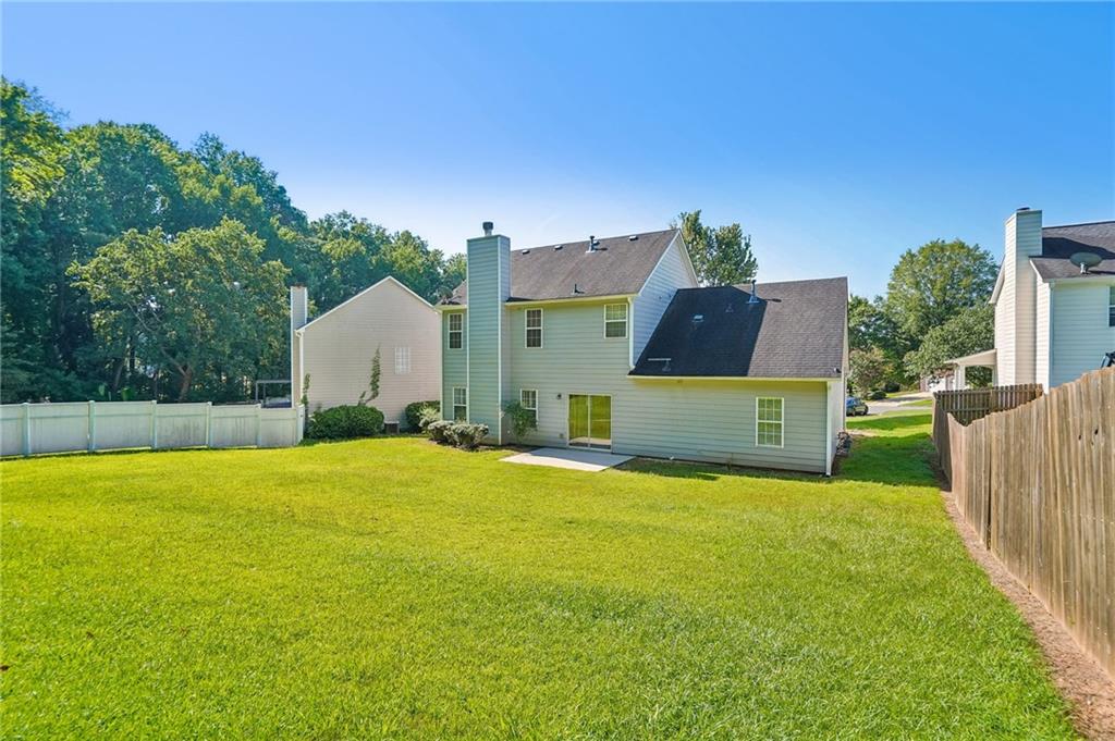 382 Silverthorn Property Photo 34