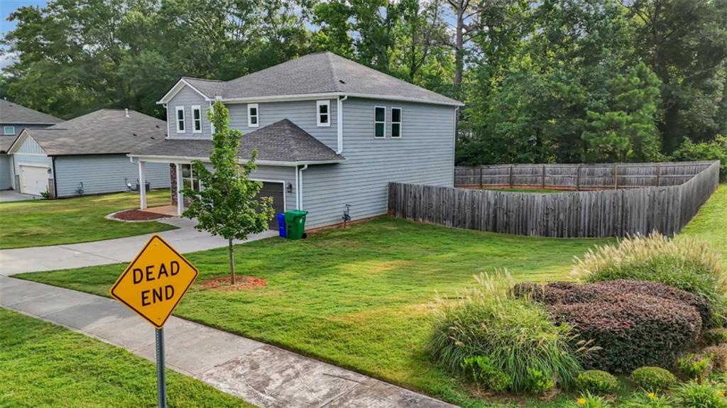 2054 Maplewood Way Property Photo 3