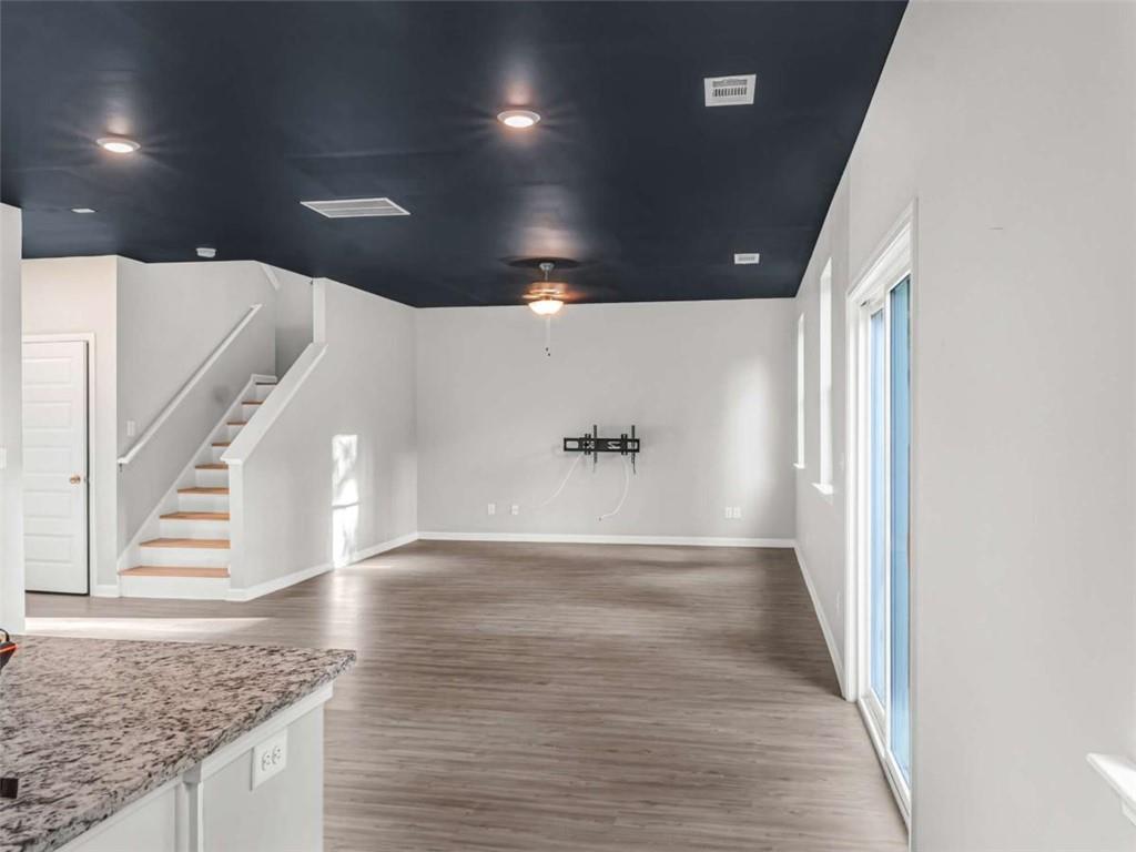 2054 Maplewood Way Property Photo 8