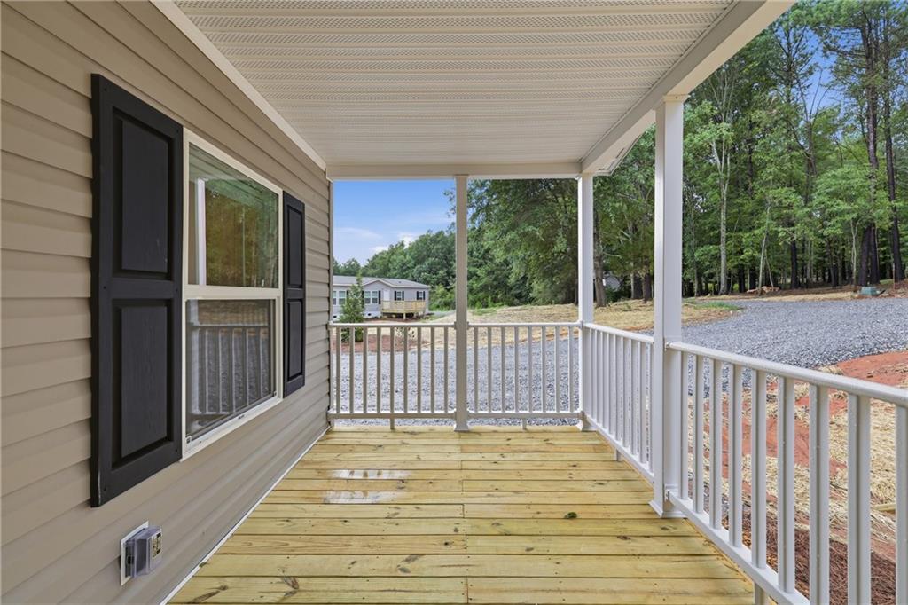 915 Smith Loop Road Property Photo 2