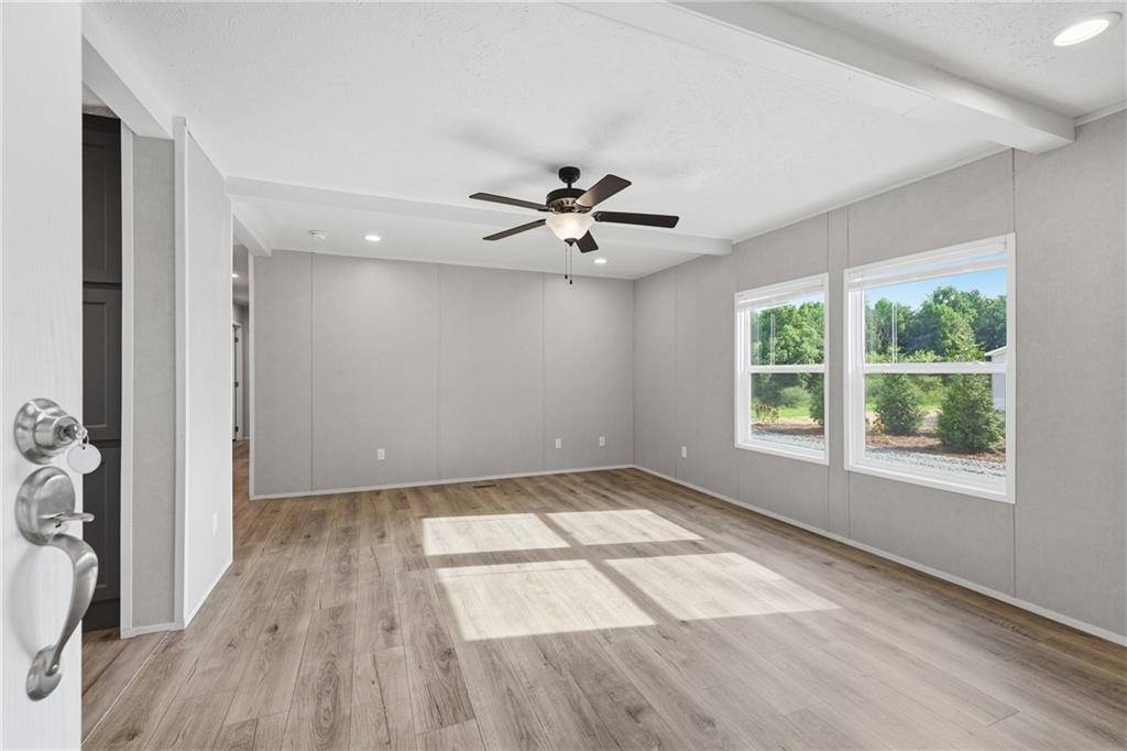 915 Smith Loop Road Property Photo 3