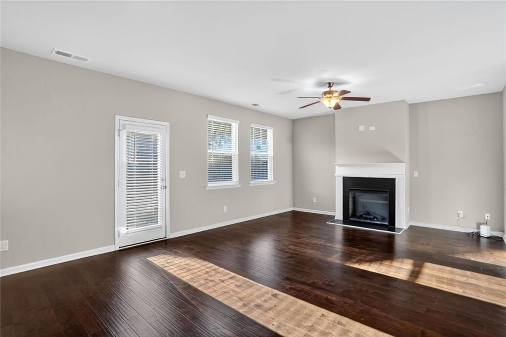 1553 Spring Hollow Way Property Photo 6