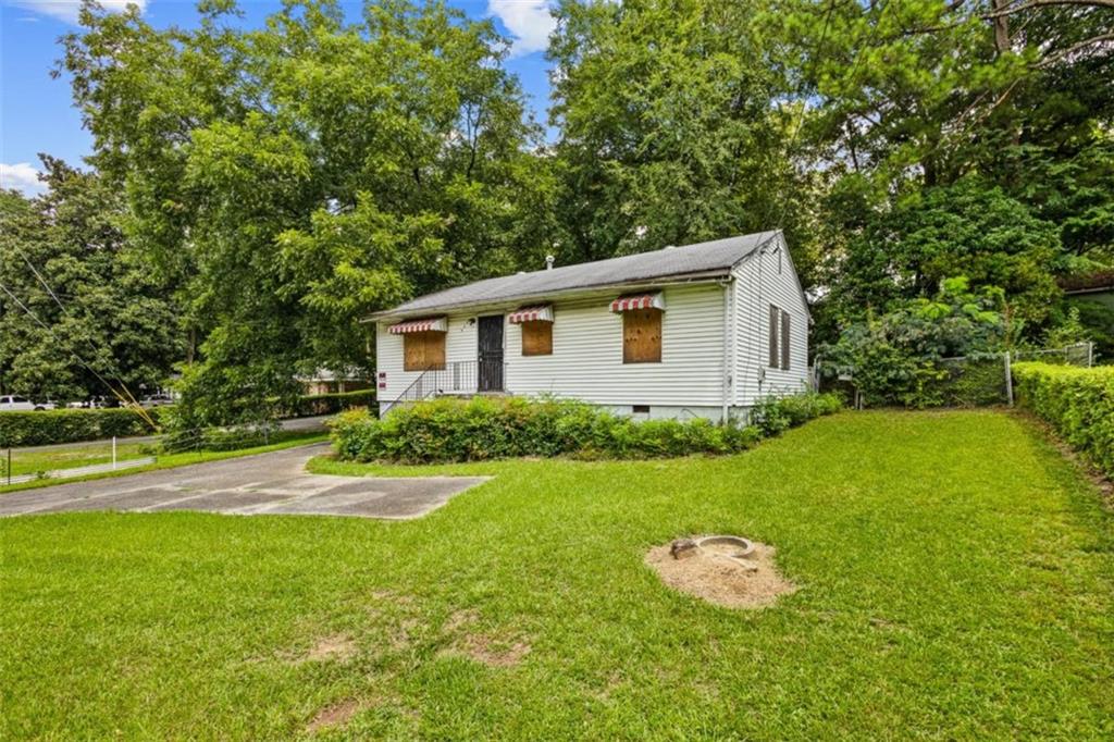 449 Hamilton E Holmes Drive Property Photo 1
